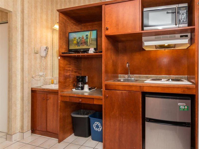 Canadas Best Value Inn YYC Exterior foto