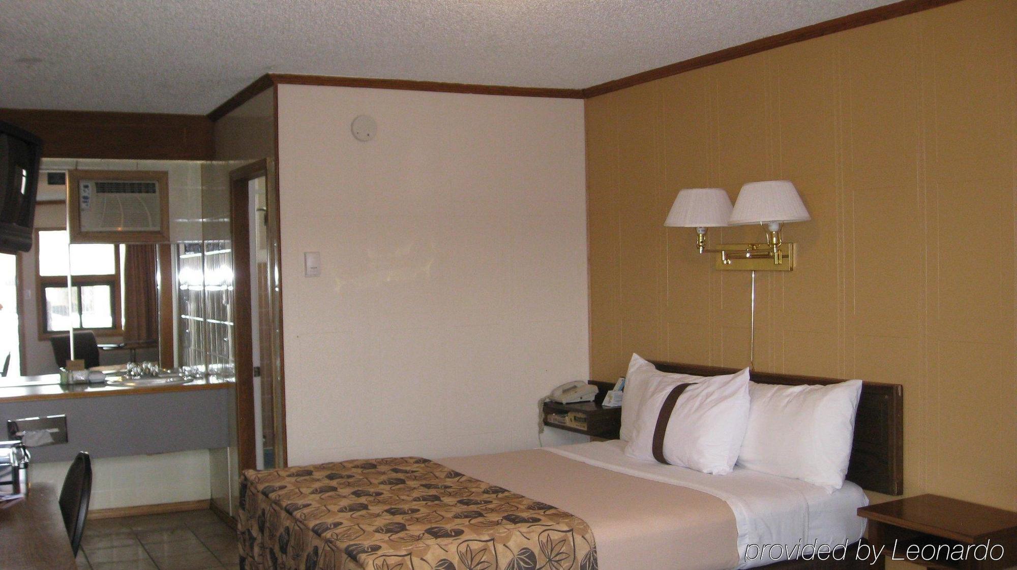 Canadas Best Value Inn YYC Habitación foto