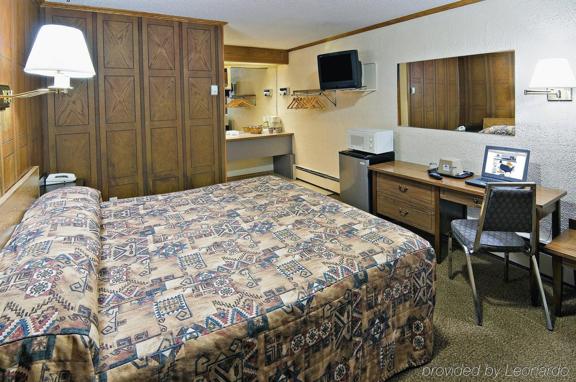 Canadas Best Value Inn YYC Habitación foto
