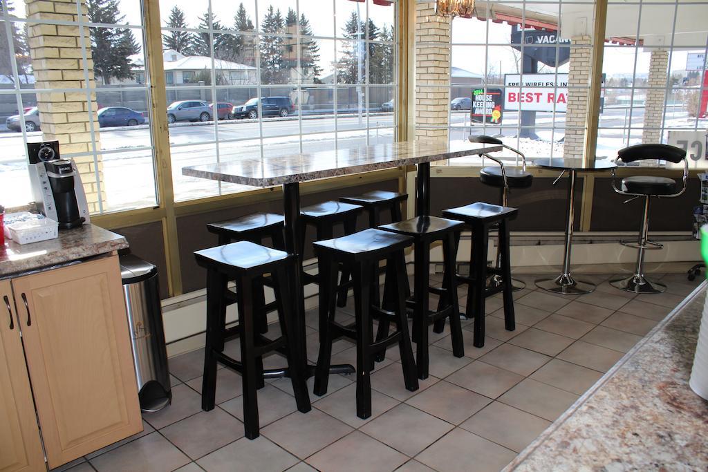 Canadas Best Value Inn YYC Exterior foto