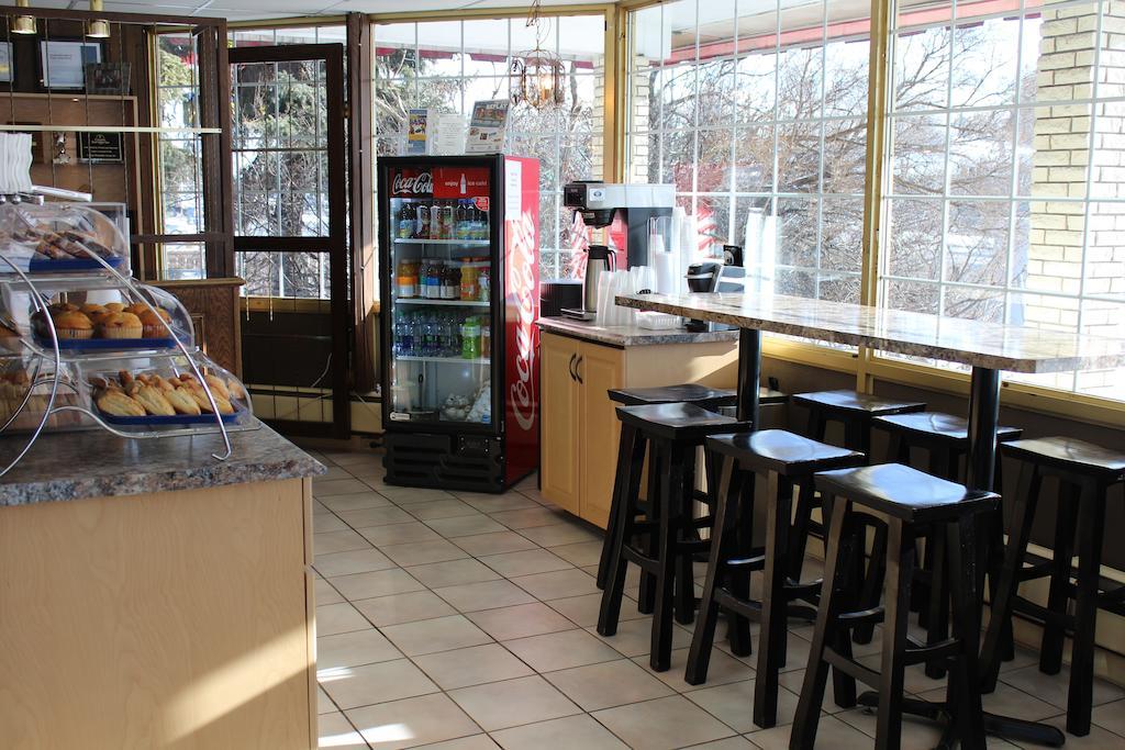 Canadas Best Value Inn YYC Exterior foto