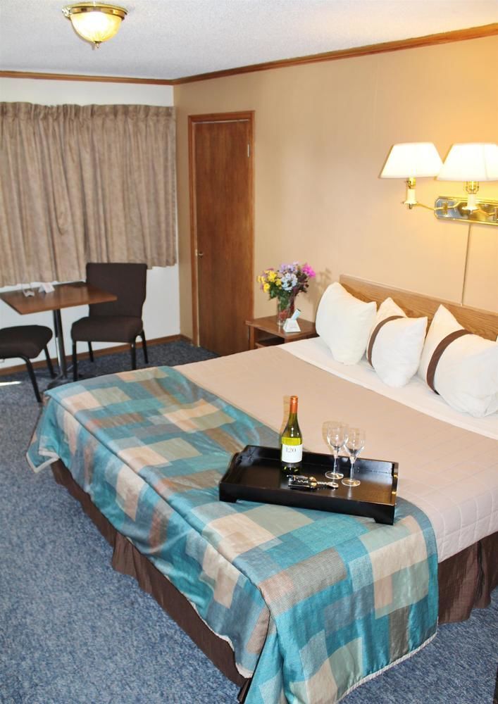 Canadas Best Value Inn YYC Exterior foto