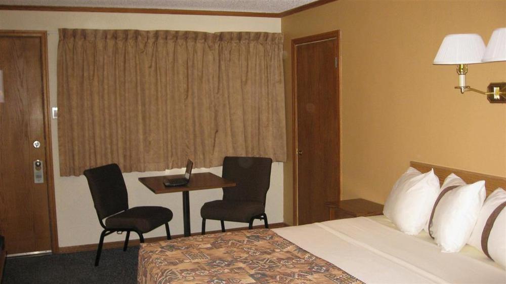 Canadas Best Value Inn YYC Habitación foto